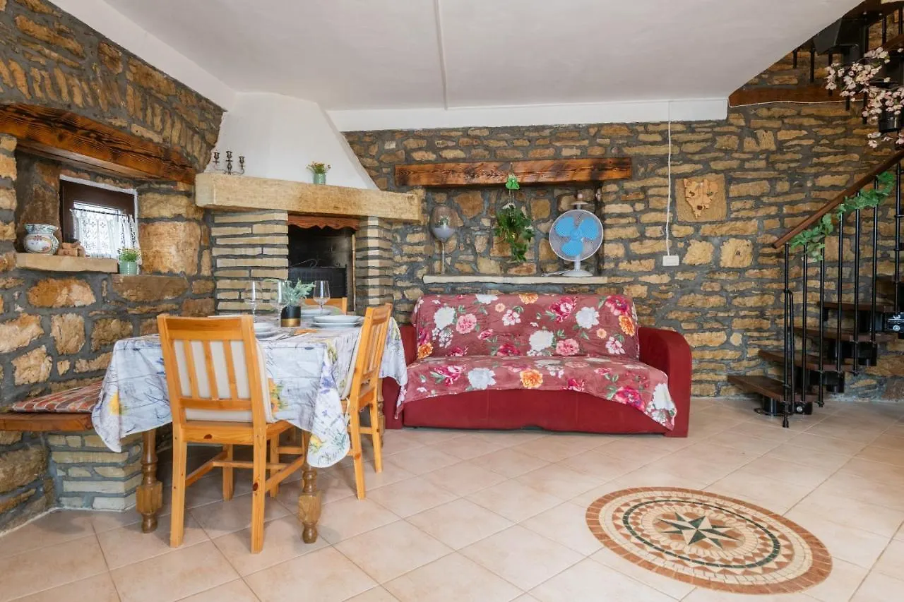 Apartment Larca Kanfanar 0*,  Croatia